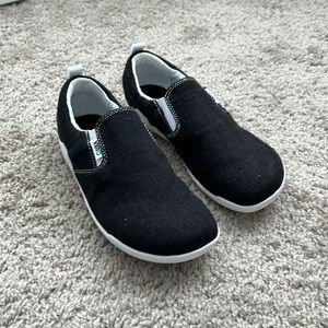 Xero Aptos canvas shoes